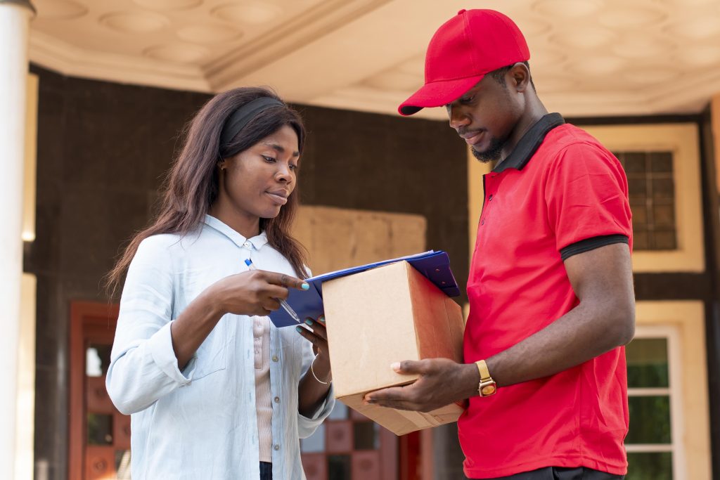 close-up-delivery-person-giving-parcel-client (2)